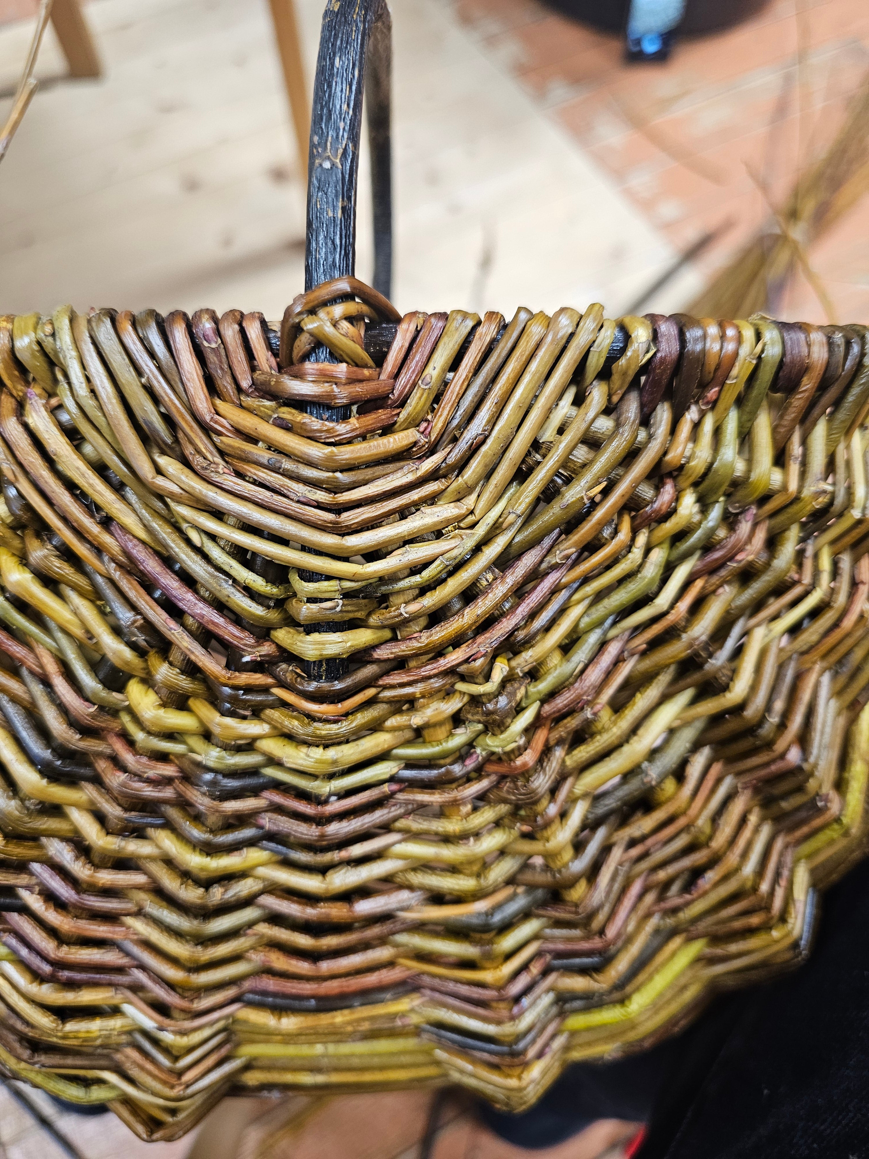 Lær å flette en rammeverkskurv